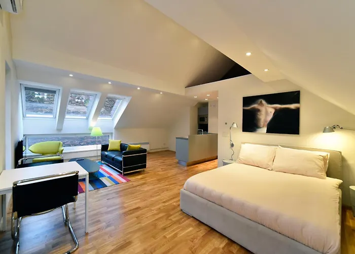 Studio In - Top Center